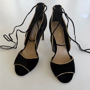 Lord & Taylor Black and Gold Strappy Heels